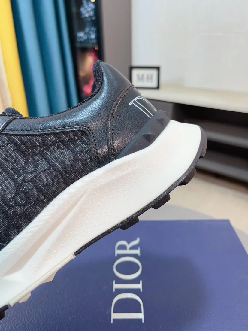 Men's men's shoes 💰438🌹🌹【Dior】Best-selling official website world premiere🔝High-end men's shoes brand official website latest series: The upper is made of imported cowhide with specially designed fabrics➕Mesh breathable lining. Make walking more convenient and comfortable! Compared with the official quality, Midea’s 1:1 replica. Create a fashionable personality to set off your uniqueness! A must-have for trendy men! Classic style. Men's sizes: 38-44.